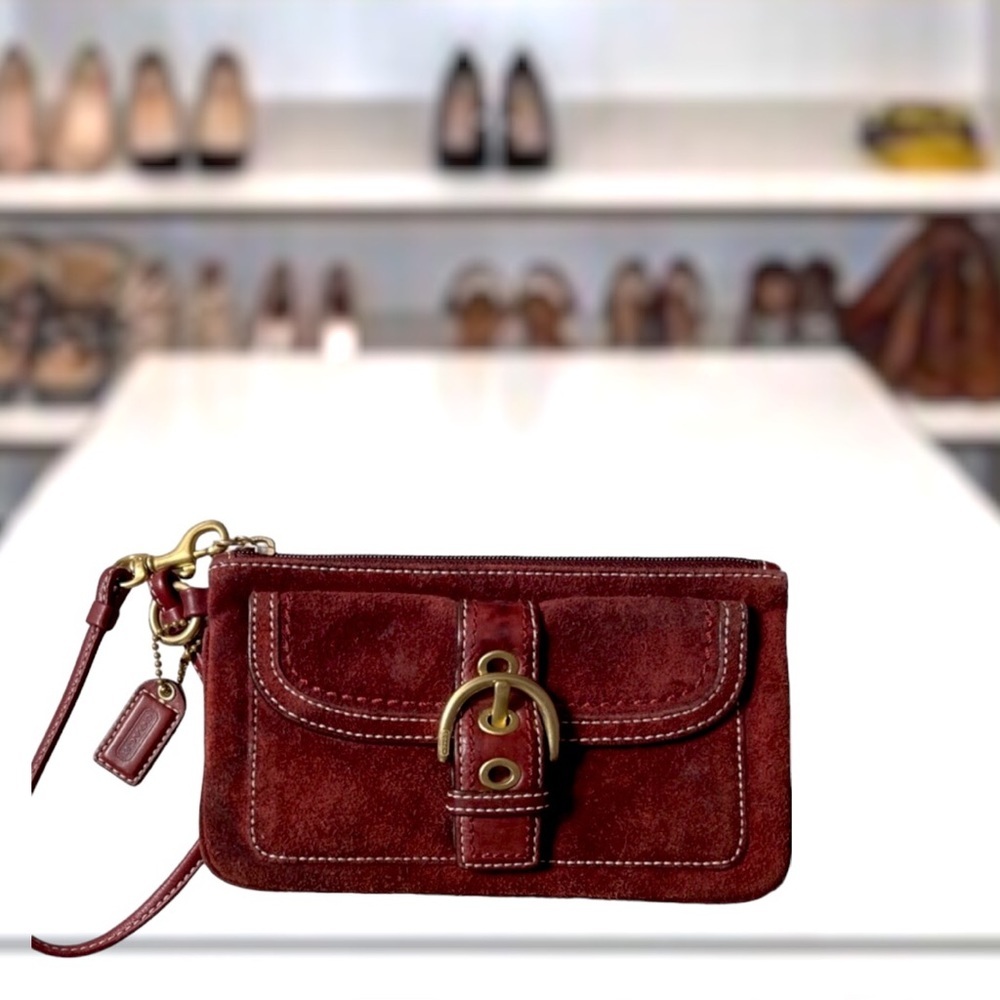 👜Coach Suede Soho Special Buckle Closure Large Wristlet